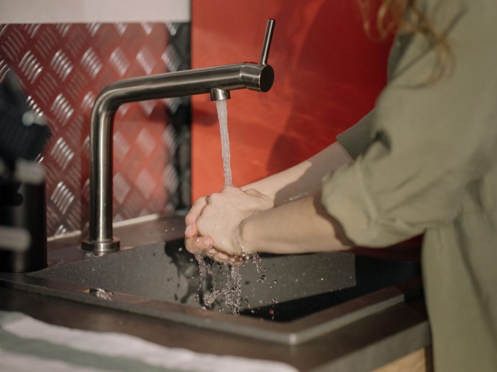 Comparatif adoucisseurs d’eau domestique : capacité et entretien